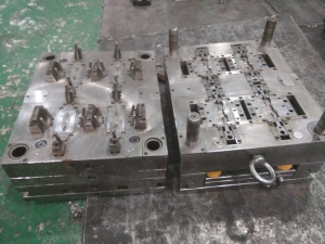 汽車(chē)配件雨刮塑膠模具，注塑模具制造，精密模具加工