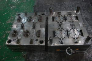 汽車(chē)配件塑膠模具、深圳塑膠模具